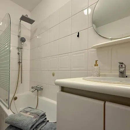 Amazing In Bredene Apartamento